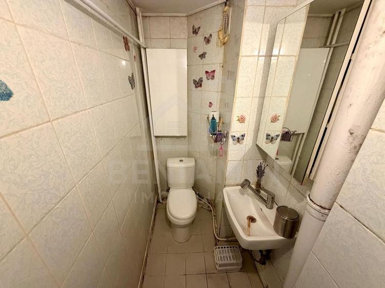 Apartament cu 3 camere decomandat în Calea București