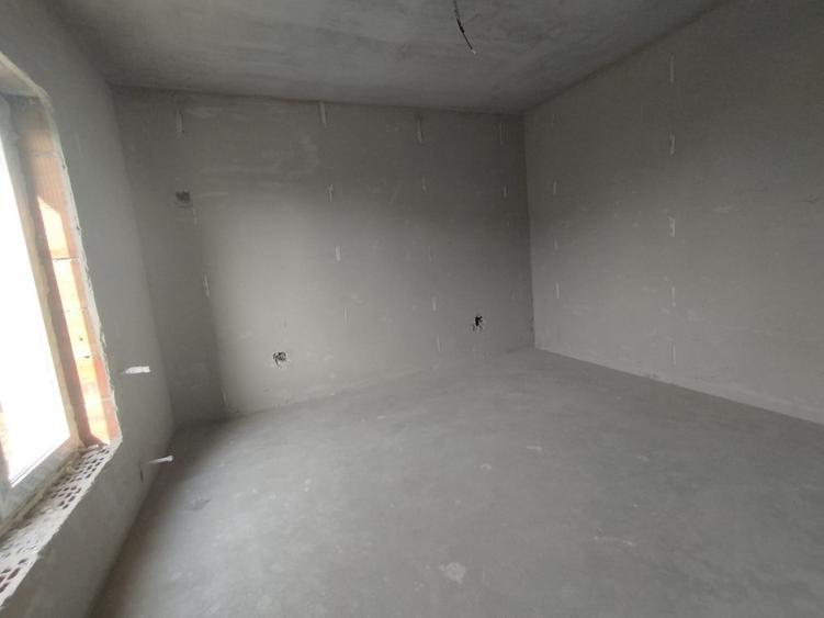 Casă cu 3 camere cu Teren 180 Mp în Central