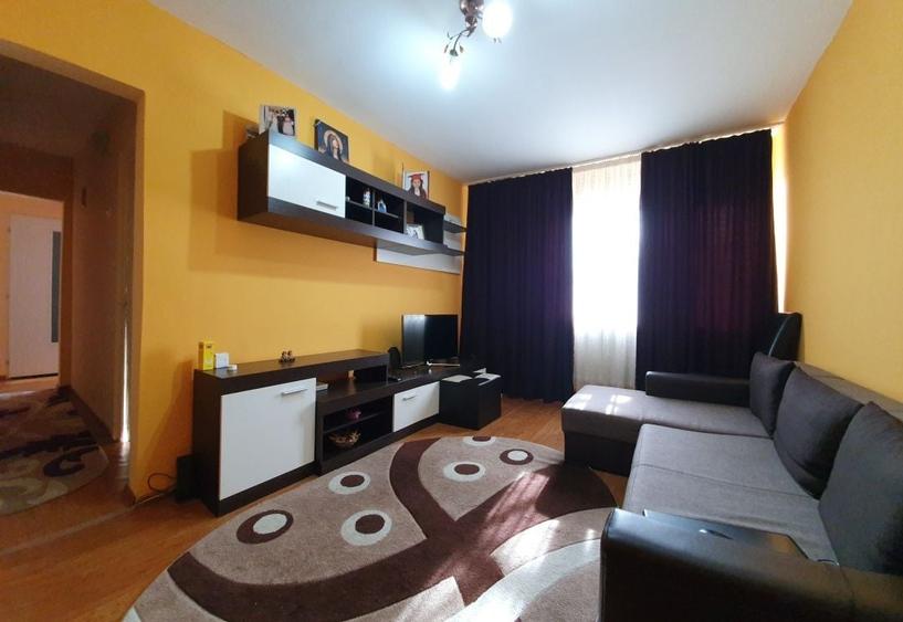 Apartament cu 4 camere semidecomandat în Prelungirea Ferentari