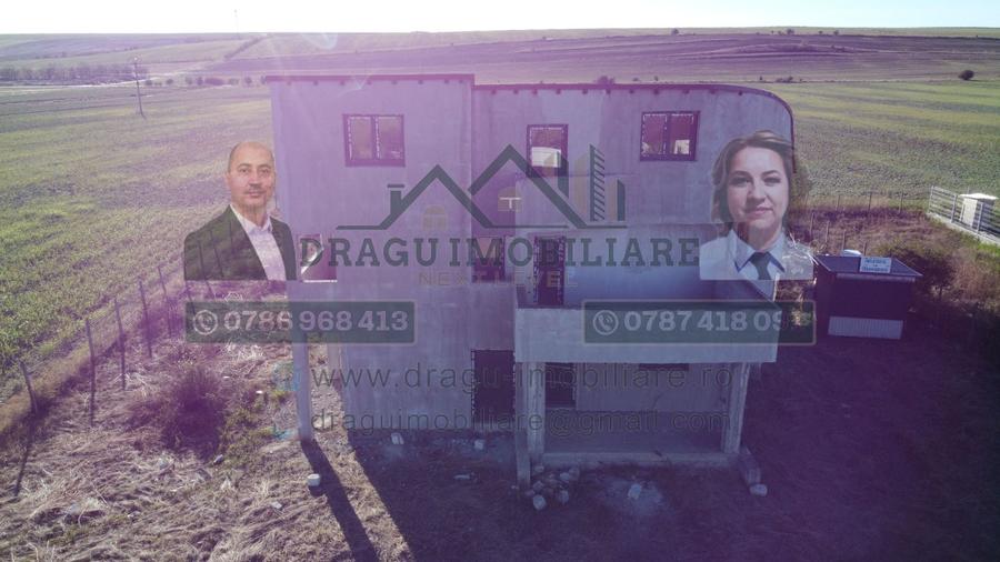 Casă individuală cu 8 camere cu Canalizare în Munteni