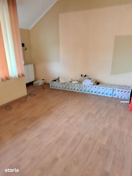 Casă cu 4 camere cu Teren 180 Mp în Central