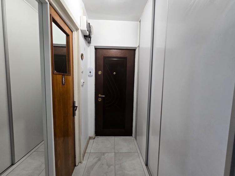 Garsonieră semidecomandată în Titan