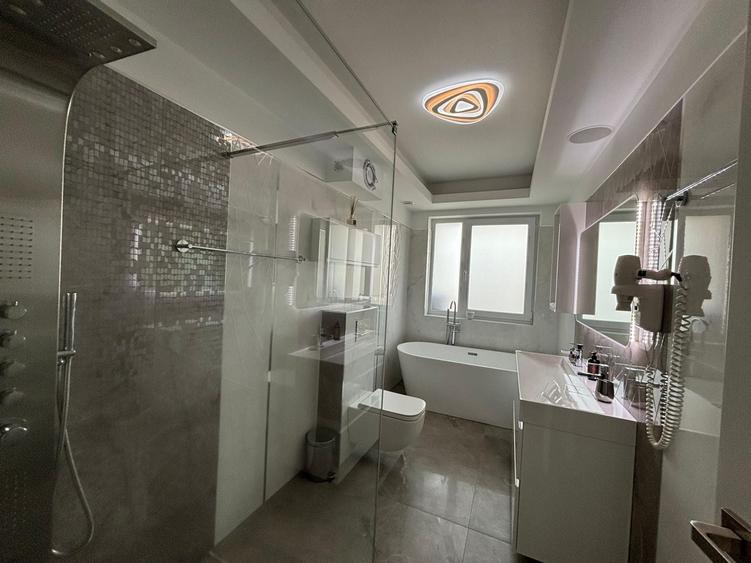 Apartament cu 3 camere decomandat în Ștefan cel Mare