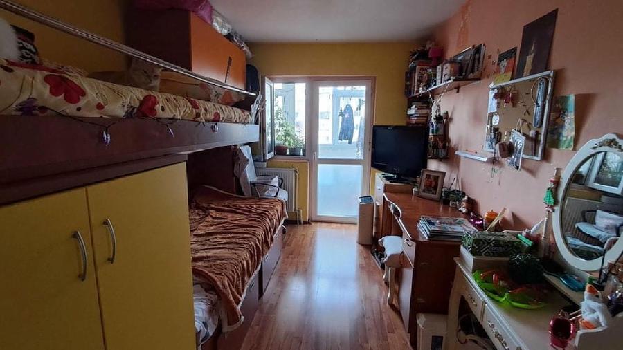 Apartament cu 4 camere decomandat în Central