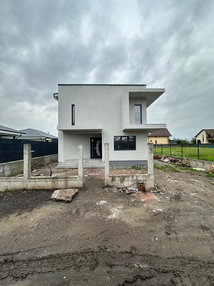 Casă individuală cu 4 camere cu Canalizare în Hărman