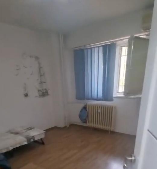 Apartament cu 3 camere decomandat în Dristor