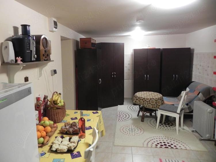 Casă cu 4 camere cu Teren 9000 Mp în Cornești