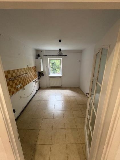 Apartament cu 3 camere decomandat, mobilat în Răcădău