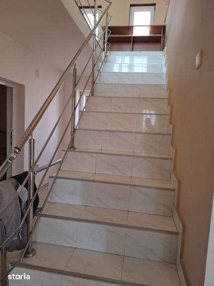 Casă cu 5 camere cu Teren 391 Mp în Calea București