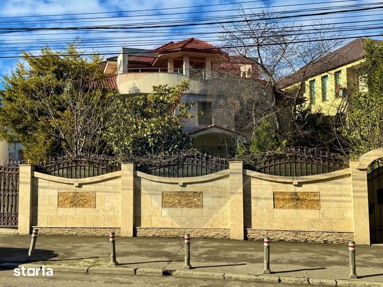 Casă cu 8 camere cu Piscina în Central