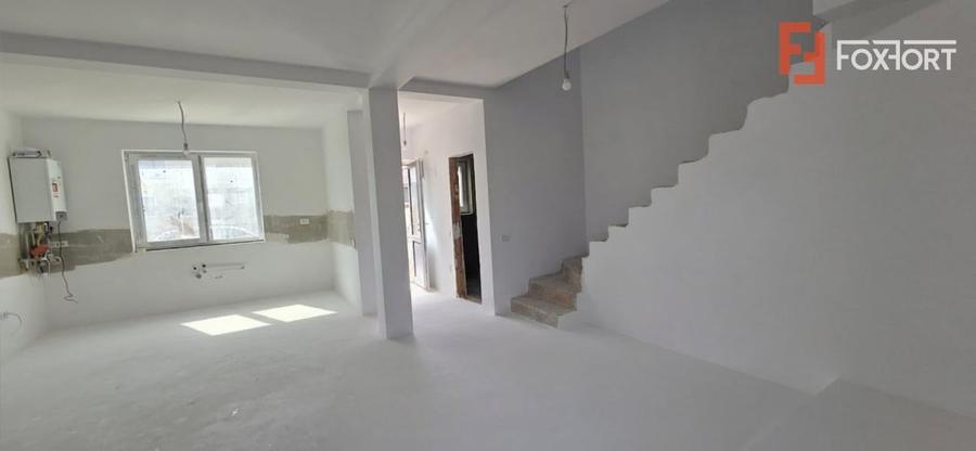 Duplex cu 4 camere semidecomandat cu Teren 287 Mp în Moșnița Nouă