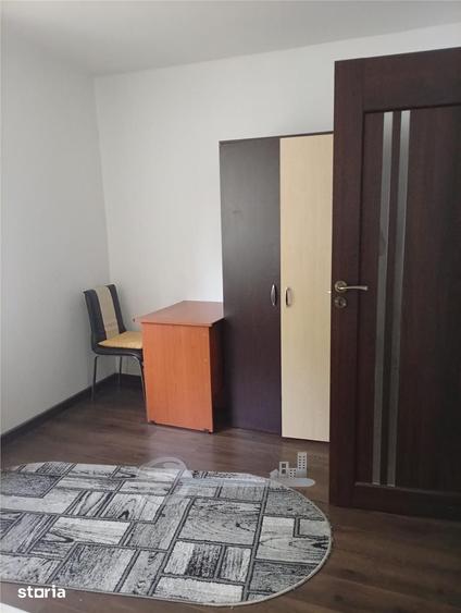Apartament cu 2 camere semidecomandat în Podu Roș