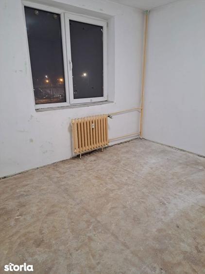 Apartament cu 3 camere decomandat în Decebal
