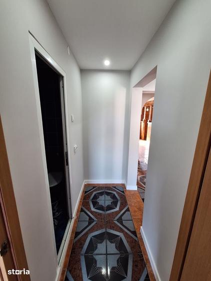 Apartament cu 4 camere decomandat în Calea București