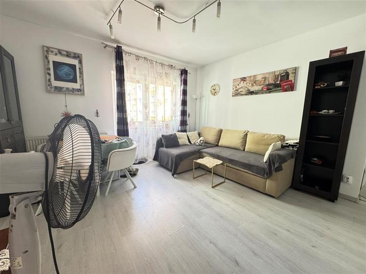 Apartament cu 3 camere decomandat, mobilat în Vasile Aaron