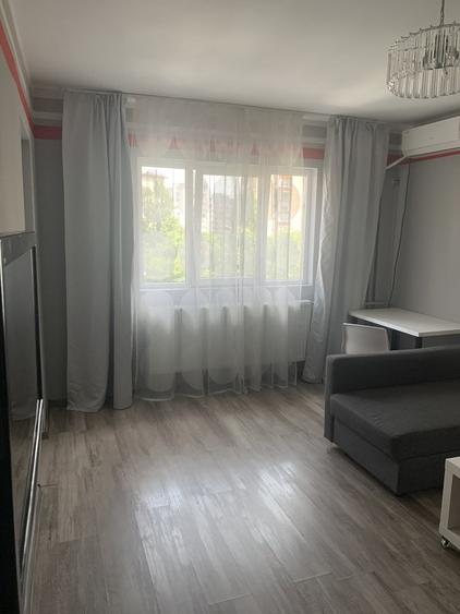 Garsonieră decomandată în Tineretului