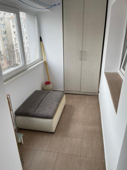Apartament cu 3 camere decomandat în Apărătorii Patriei