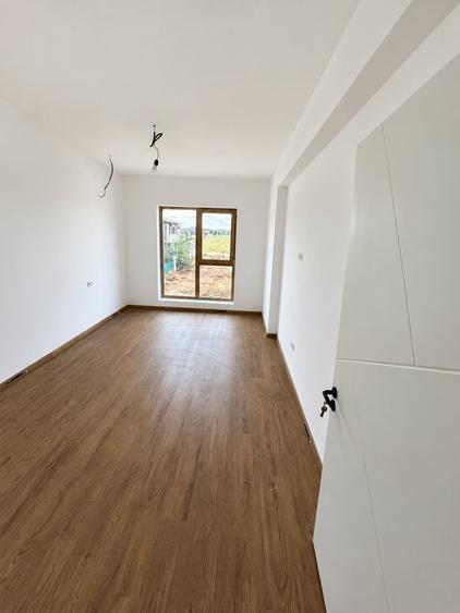Casă individuală cu 5 camere cu Garaj în Berceni