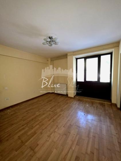 Apartament cu 3 camere semidecomandat în Ultracentral