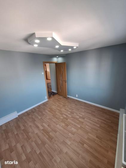 Apartament cu 4 camere decomandat în Calea București