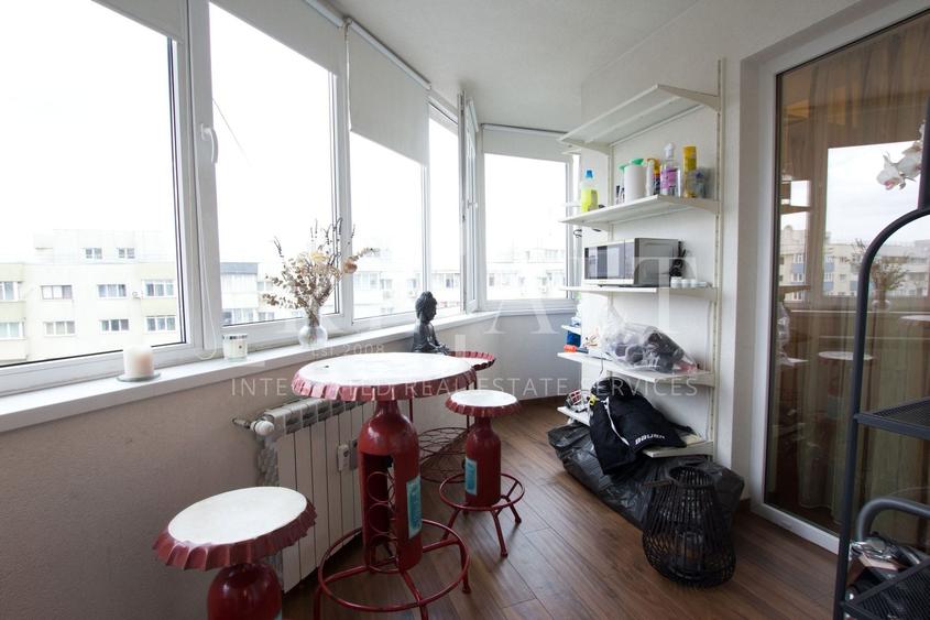Apartament cu 3 camere semidecomandat, mobilat în P-ța Victoriei