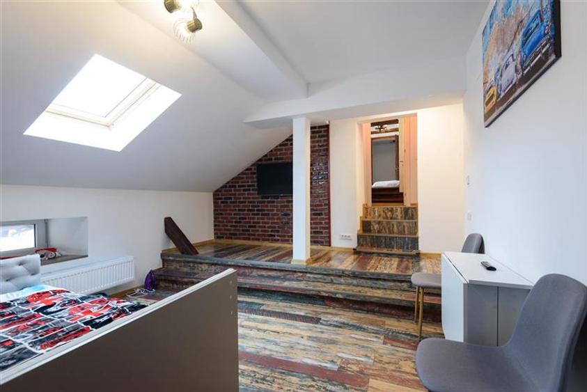 Apartament cu trei unitati locative, baie si bucatarie fiecare, central, Brasov - 16