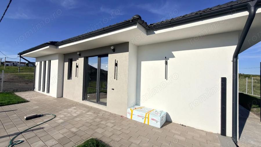 Casă cu 4 camere cu Teren 300 Mp în Broscărie