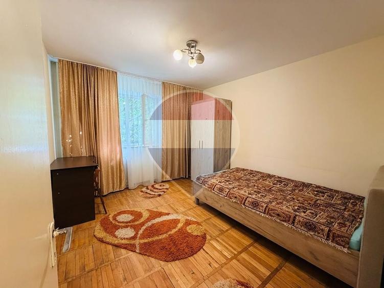 Apartament cu 2 camere semidecomandat, mobilat în Central