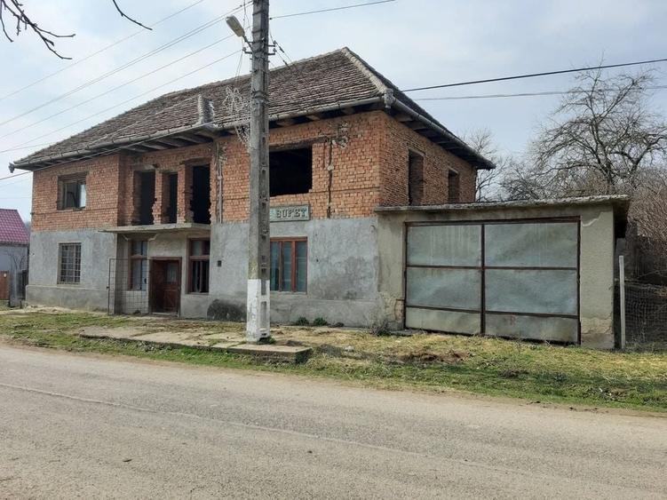 Casă cu 4 camere în Uila