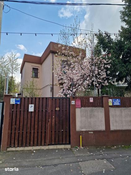 Casă cu 5 camere cu Teren 240 Mp în Tei