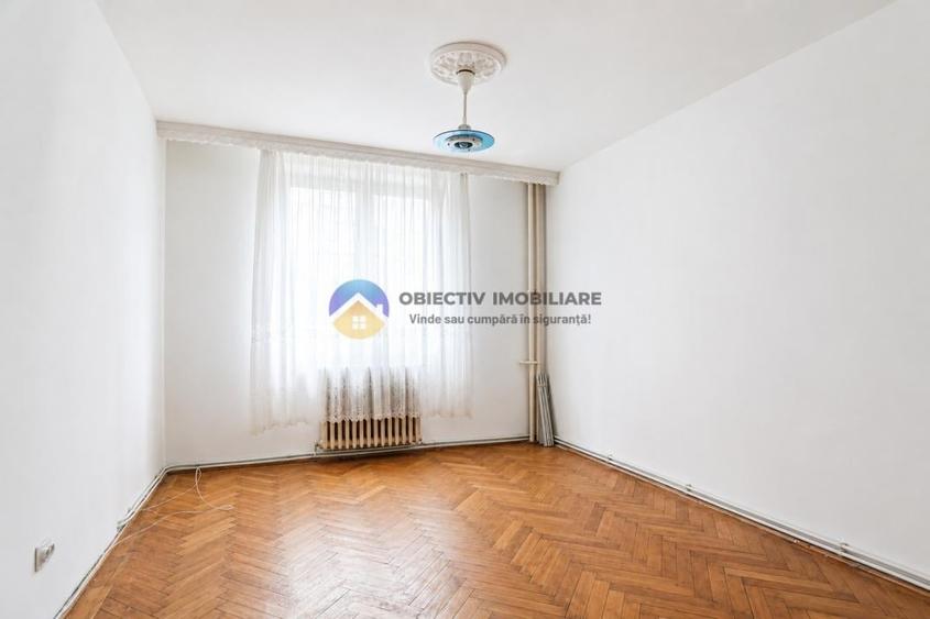 Apartament cu 3 camere semidecomandat în Mărăței