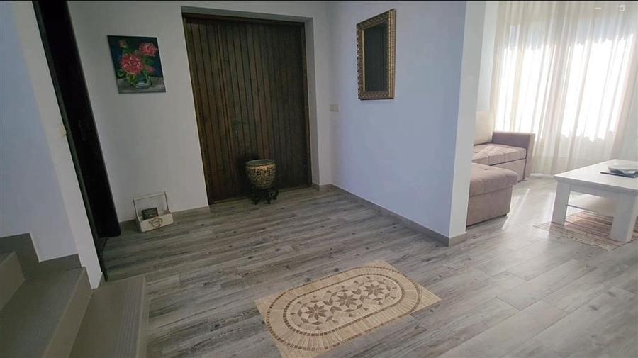 Casă individuală cu 5 camere cu Canalizare în Văratec