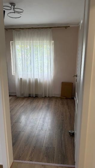 Apartament cu 3 camere decomandat, mobilat în Lipovei
