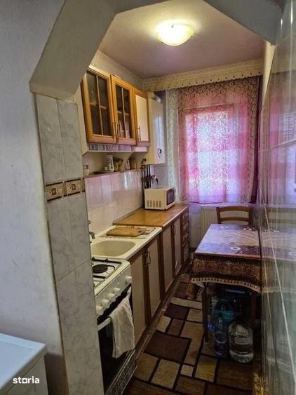 Apartament cu 4 camere semidecomandat în Central