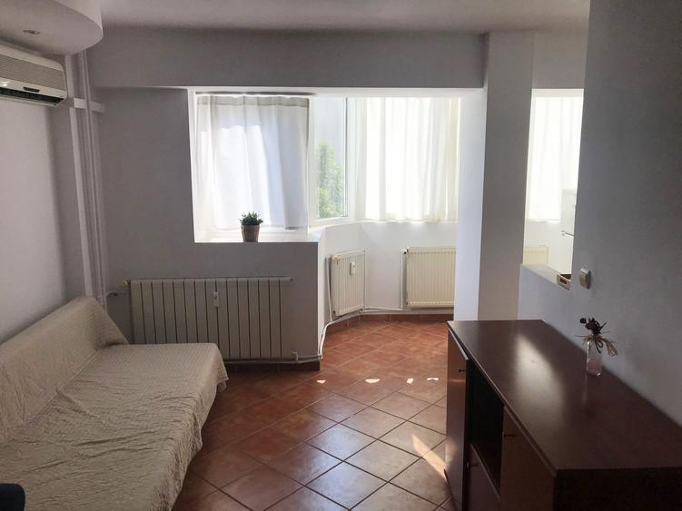 Garsonieră decomandată în Panduri