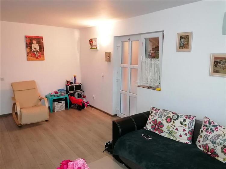 Casă individuală cu 5 camere cu Teren 500 Mp în Exterior Vest
