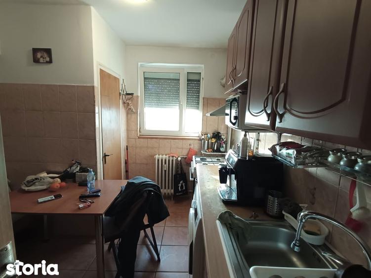 Apartament cu 3 camere, mobilat în Vitan