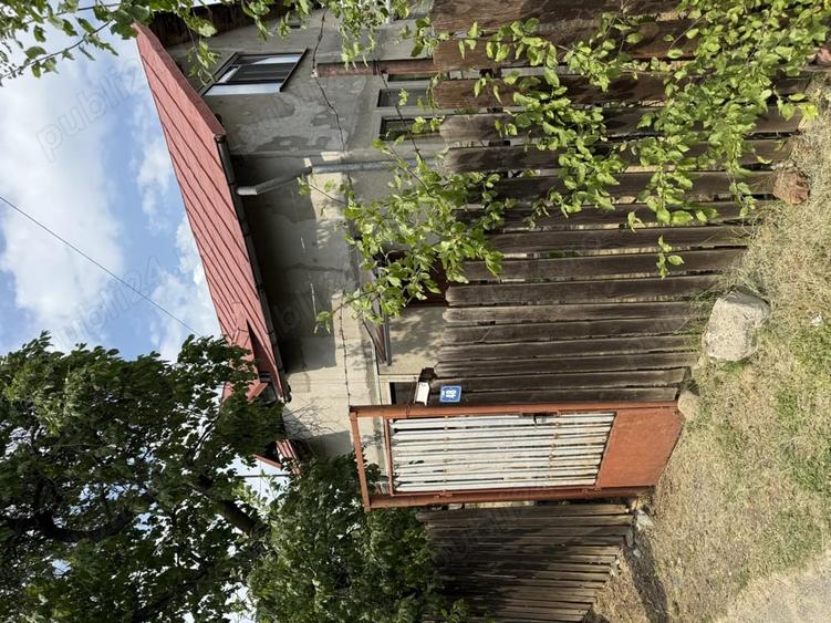 Casă cu 3 camere în Plopu
