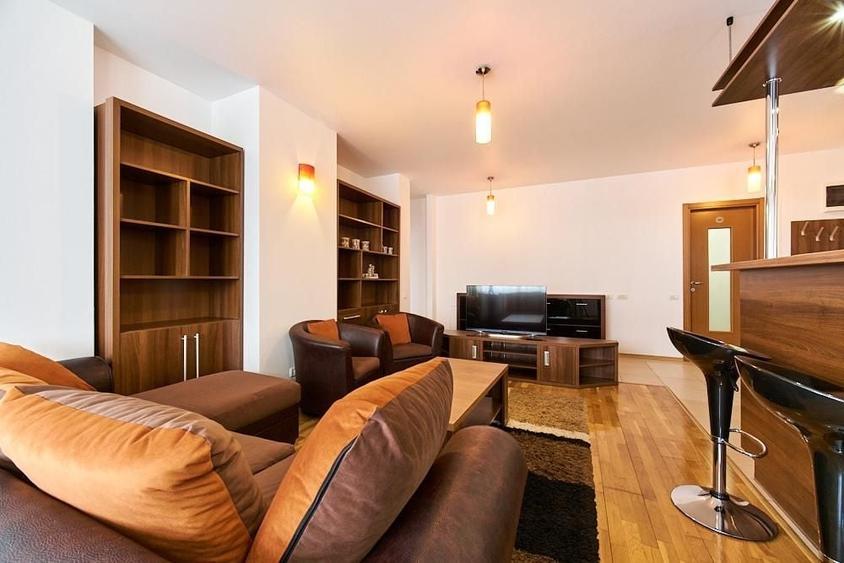 Apartament cu 3 camere, mobilat în Unirii
