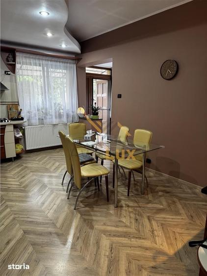 Casă cu 7 camere cu Teren 1800 Mp în Săsar