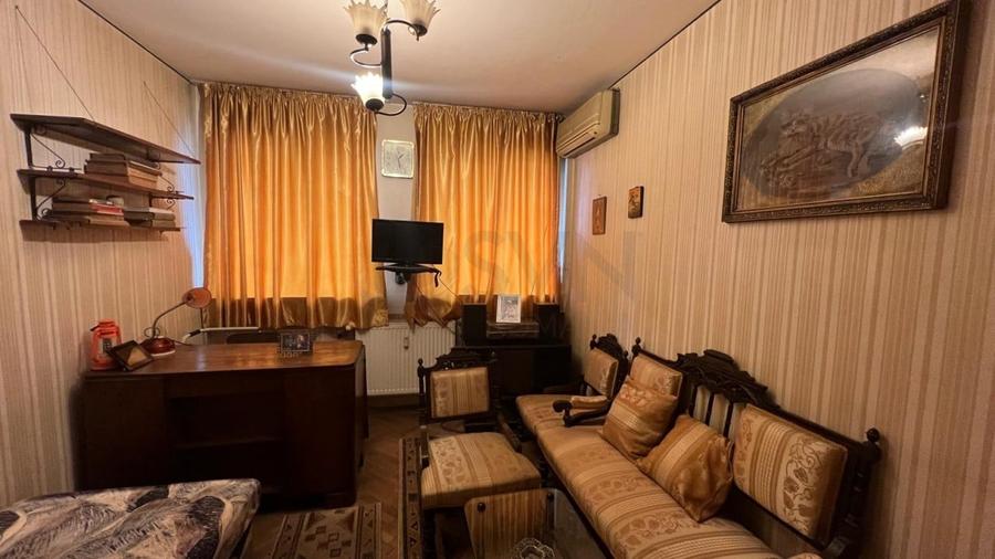 Apartament cu 3 camere decomandat, mobilat în Victoriei