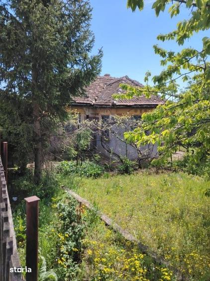 Casă cu 3 camere cu Teren 2800 Mp în Calea București