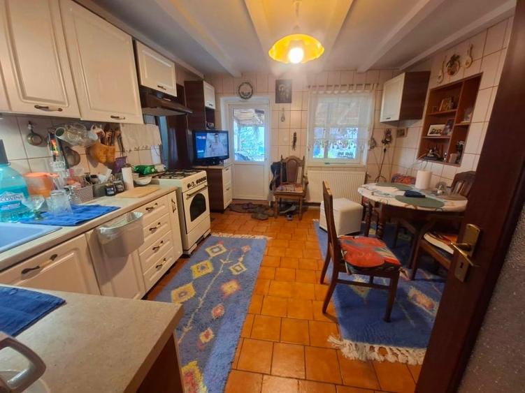Casă individuală cu 4 camere cu Garaj în Helegiu