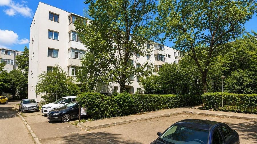 Apartament cu 4 camere decomandat în Alexandru cel Bun
