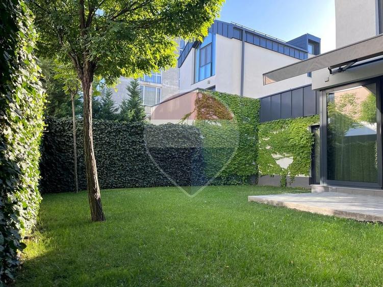 Duplex cu 5 camere cu Teren 340 Mp în Central