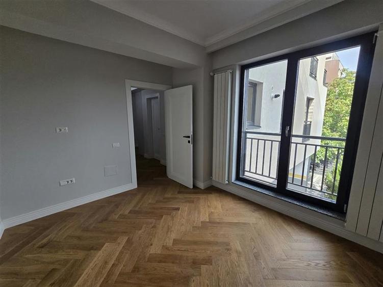 Apartament cu 3 camere decomandat în Bucureștii Noi