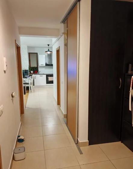 Apartament cu 3 camere decomandat, mobilat în Tractorul