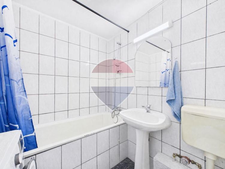 Apartament cu 3 camere decomandat, mobilat în Colentina