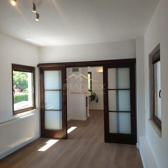 Apartament cu 5 camere decomandat în Kiseleff