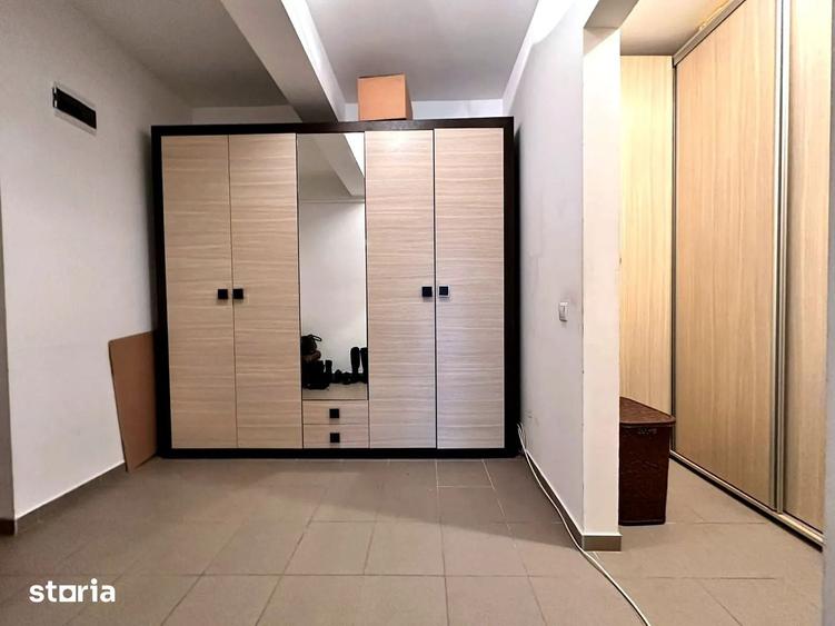 Apartament cu 3 camere semidecomandat în Florești